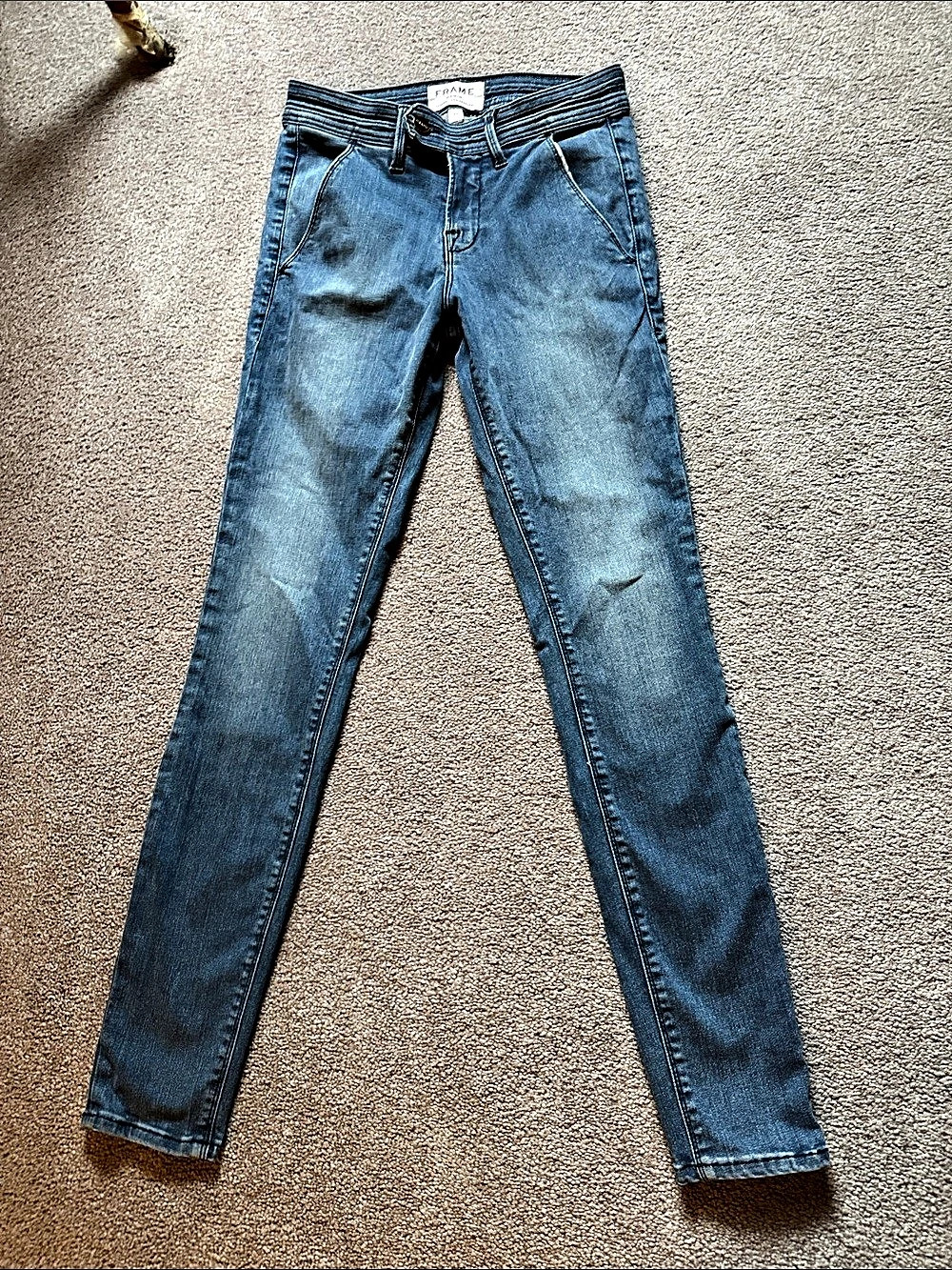 FRAME Le Skinny de Jeanne Skinny Jeans in Blue Waist 25 Like New